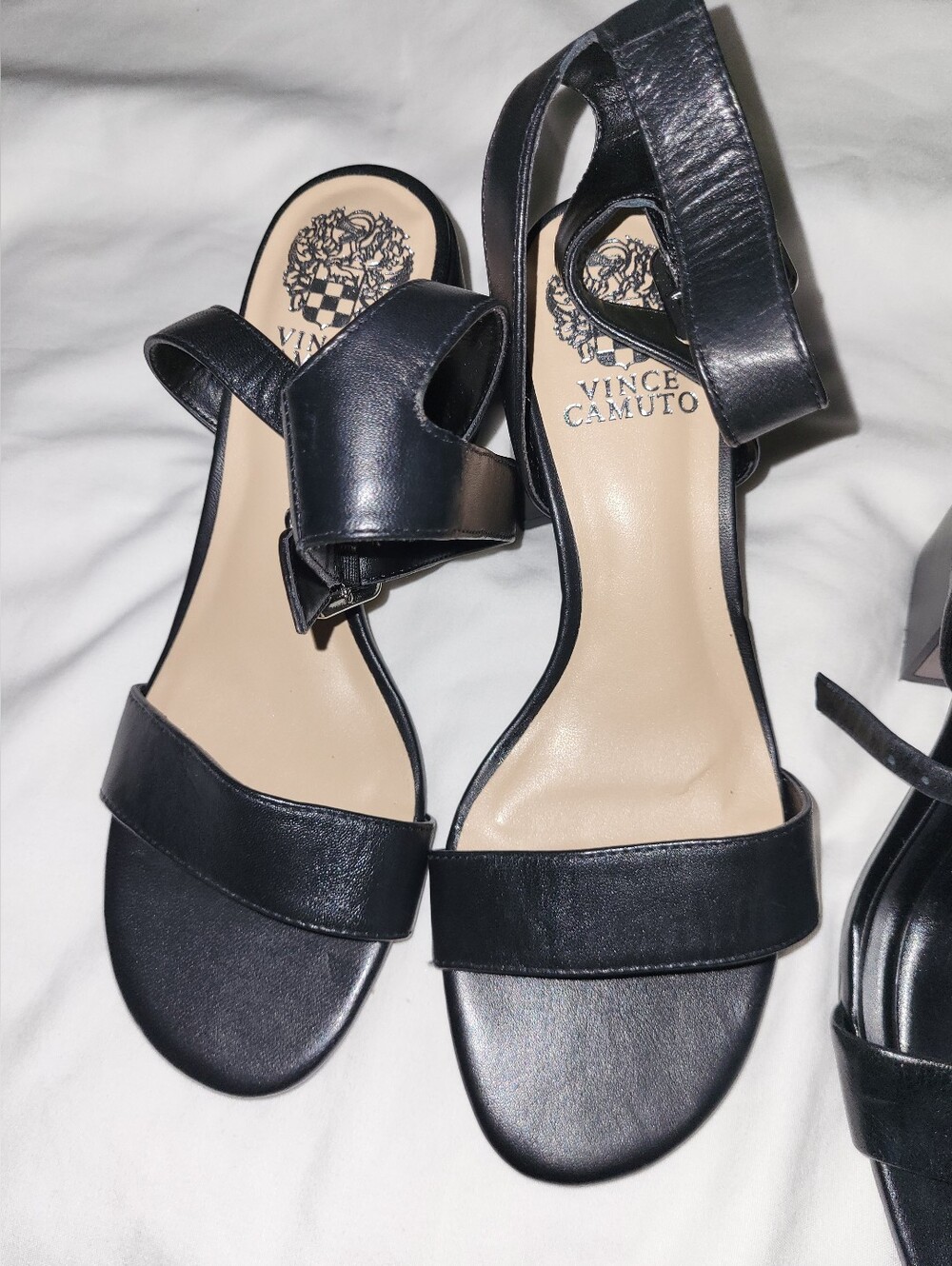 2 Pairs Of Heels Vince Camuto - Picture 2 of 3